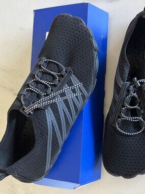 Seekway Unisex Water Shoes, Like New with Original Box, Men 11-1/2, Women 12-1/2